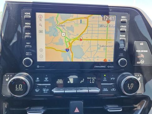 Used 2021 Toyota Highlander XLE AWD/4WD image 28