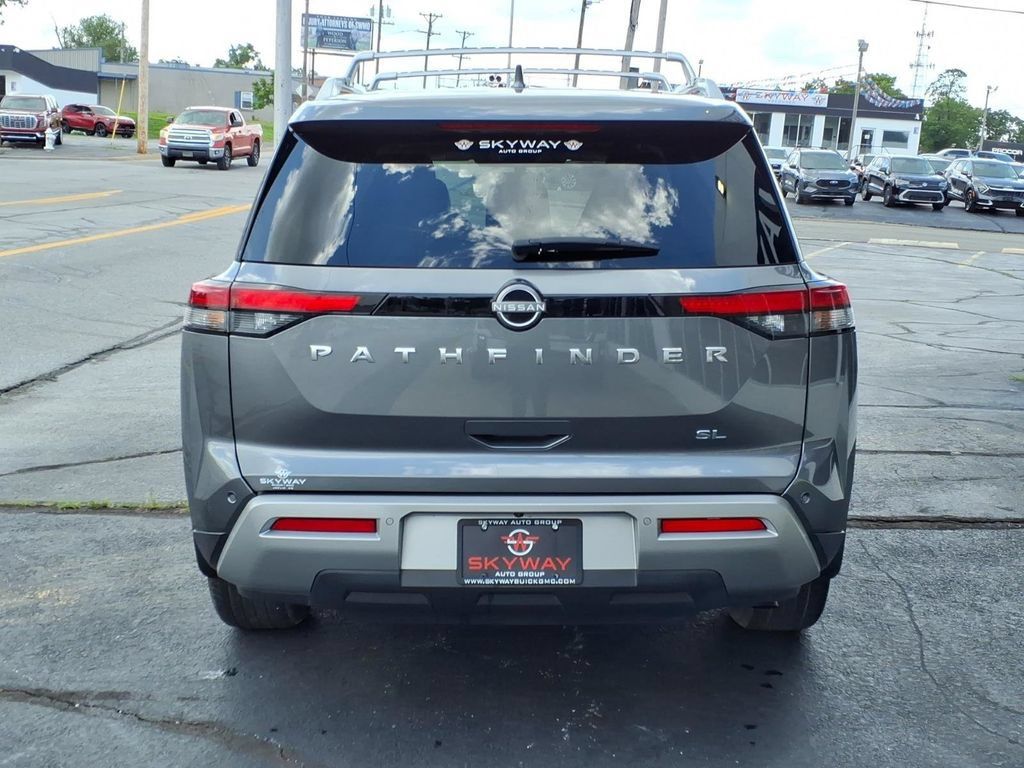 Used 2024 Nissan Pathfinder SL w/ SL Premium Package FWD image 5