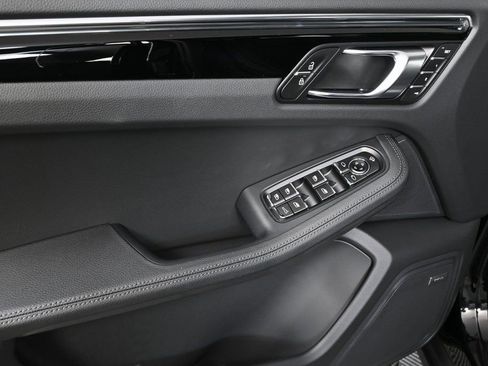 Certified 2026 Porsche Macan image 6