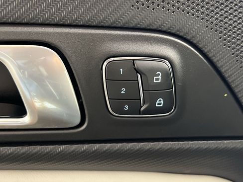 Used 2025 Ford Mustang GT Premium RWD image 33