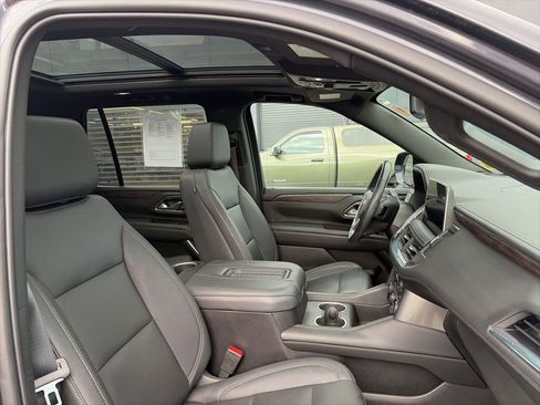 Used 2022 Chevrolet Tahoe LT w/ LT Signature Plus Package AWD/4WD image 9
