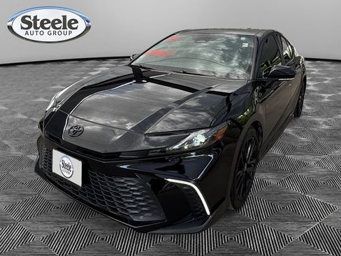 Used 2025 Toyota Camry SE w/ Convenience Package FWD image 1