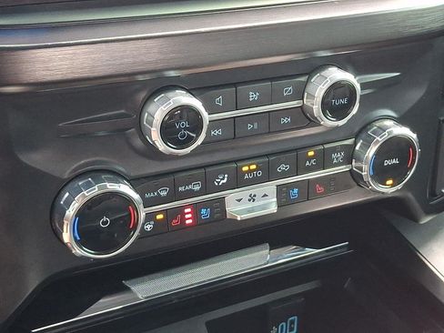 Used 2024 Ford F250 Lariat w/ Sport Appearance Package AWD/4WD image 17