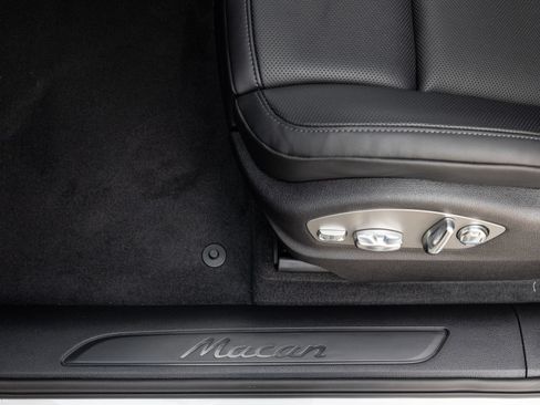 Certified 2026 Porsche Macan AWD/4WD image 20