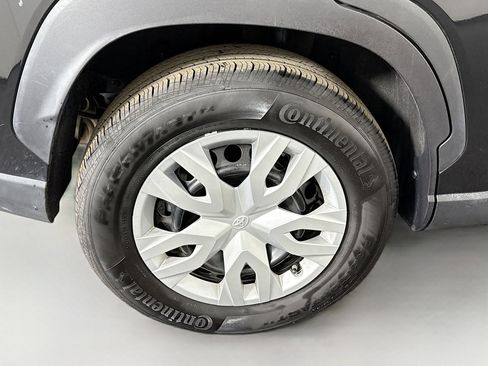 Used 2023 Toyota Corolla Cross L image 32