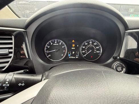 Used 2015 Mitsubishi Outlander SE image 35