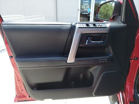 Used 2022 Toyota 4Runner Limited AWD/4WD image 29