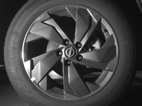 Used 2025 Nissan Rogue SV FWD image 12