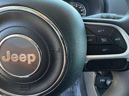 Used 2023 Jeep Renegade Latitude AWD/4WD image 20