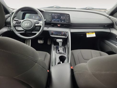 Used 2025 Hyundai Elantra Sport FWD image 10
