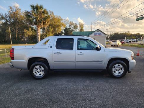 Used 2013 Chevrolet Avalanche LT image 6