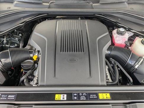 New 2025 Land Rover Range Rover Long Wheelbase SE image 18