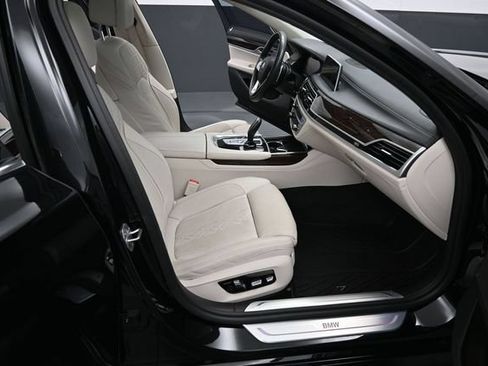 Used 2022 BMW 750i xDrive w/ Luxury Rear Seating Package AWD/4WD image 45