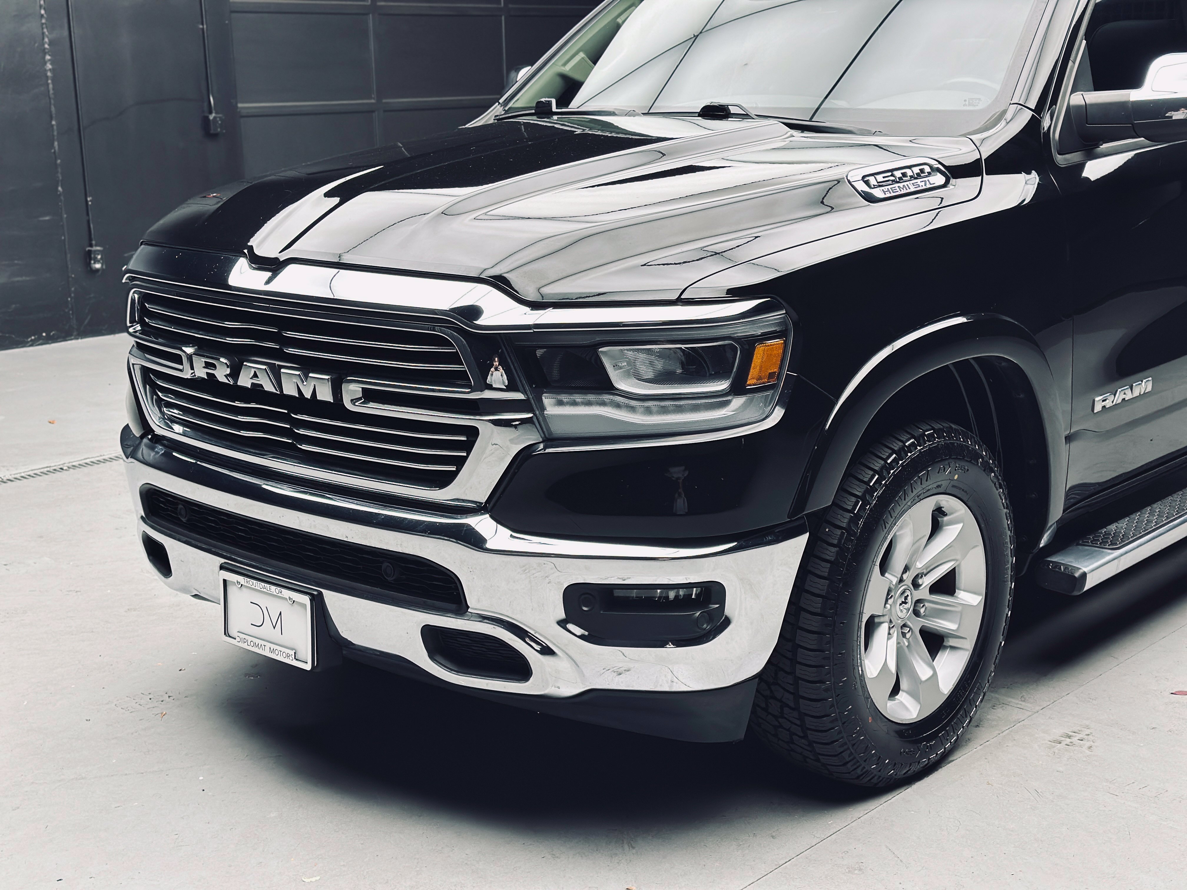 Used 2019 RAM 1500 Laramie AWD/4WD image 14