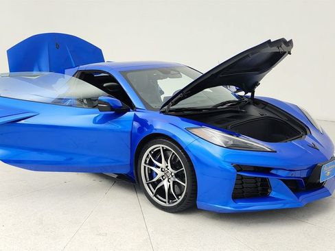 Used 2025 Chevrolet Corvette E-Ray AWD/4WD image 9