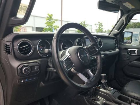Used 2023 Jeep Wrangler Unlimited Sahara w/ Cold Weather Group AWD/4WD image 17
