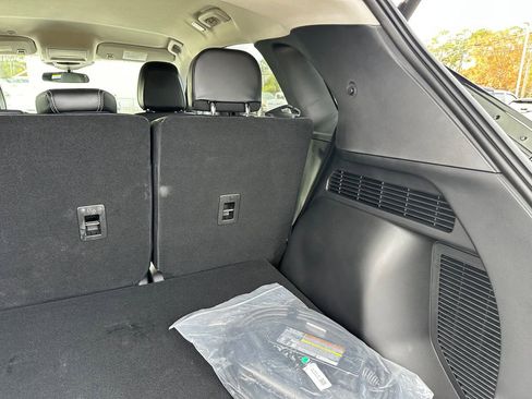 Used 2023 Ford Escape SE image 39