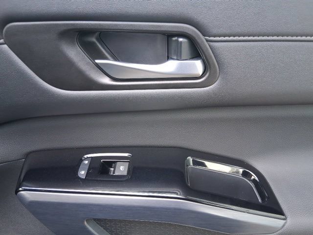 Certified 2025 Nissan Pathfinder SL FWD image 21