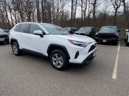 Used 2025 Toyota RAV4 XLE w/ Convenience Package image 5