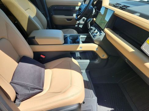 New 2026 Land Rover Defender 110 X-Dynamic SE AWD/4WD image 3