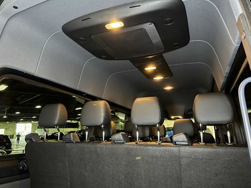 Used 2025 Mercedes-Benz Sprinter 2500 image 19