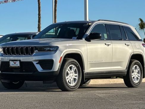 New 2025 Jeep Grand Cherokee Laredo w/ MOPAR Finishing Package RWD image 10