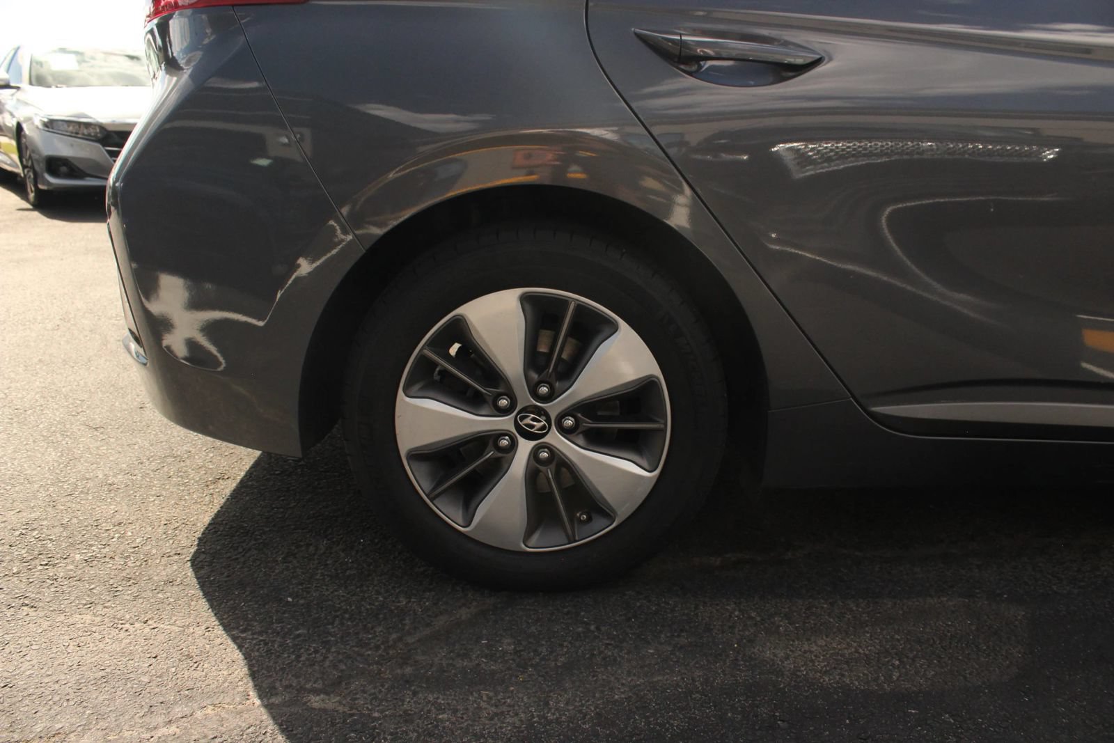 Used 2018 Hyundai Ioniq Plug-In Hybrid FWD image 8
