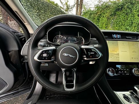 Used 2022 Jaguar F-PACE S image 11