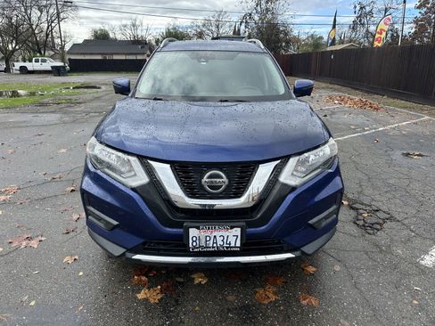 Used 2019 Nissan Rogue SV w/ Premium Package image 6