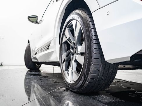 Used 2022 Audi e-tron Premium w/ Convenience Plus Package image 42