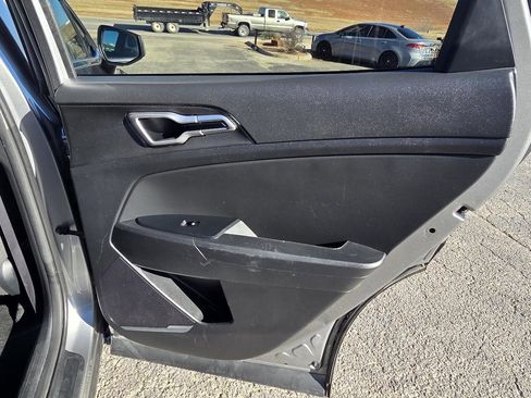 Used 2023 Kia Sportage LX image 14