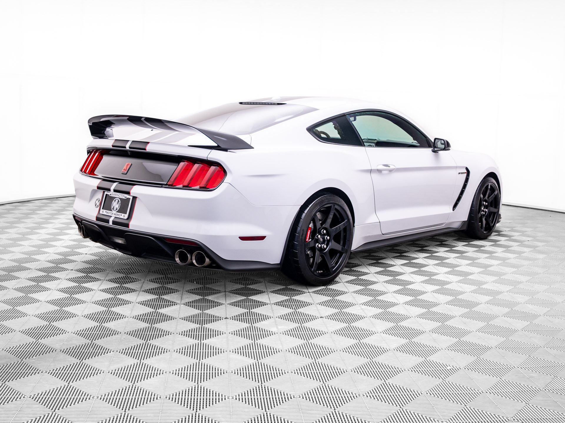 Used 2018 Ford Mustang Shelby GT350R w/ GT350R Equipment Group 920A RWD image 5