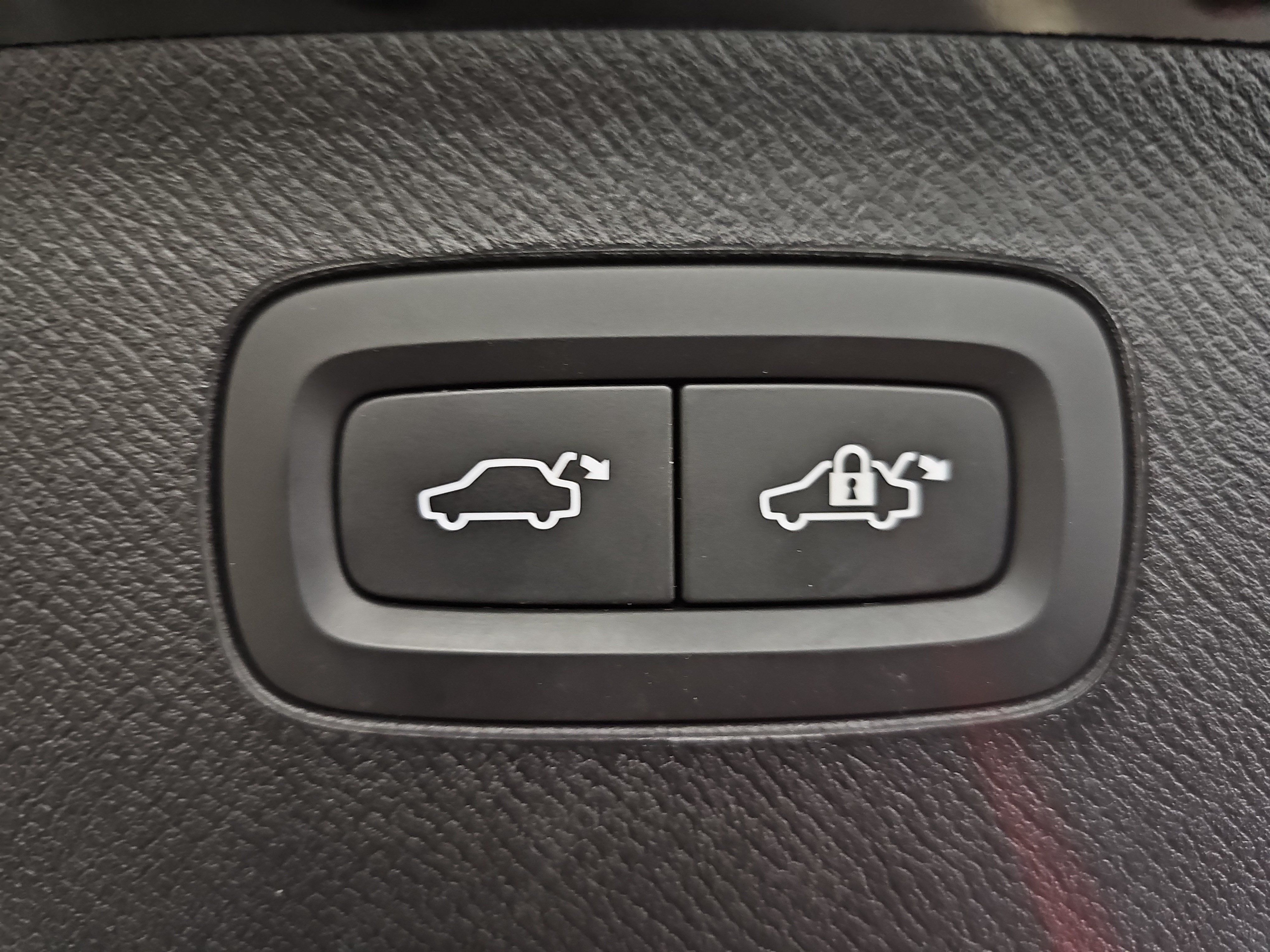 Used 2019 Volvo XC90 T6 Momentum w/ Advanced Package AWD/4WD image 15