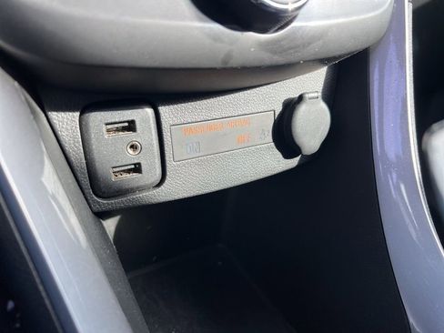 Used 2022 Chevrolet Trax LT w/ LT Convenience Package image 32