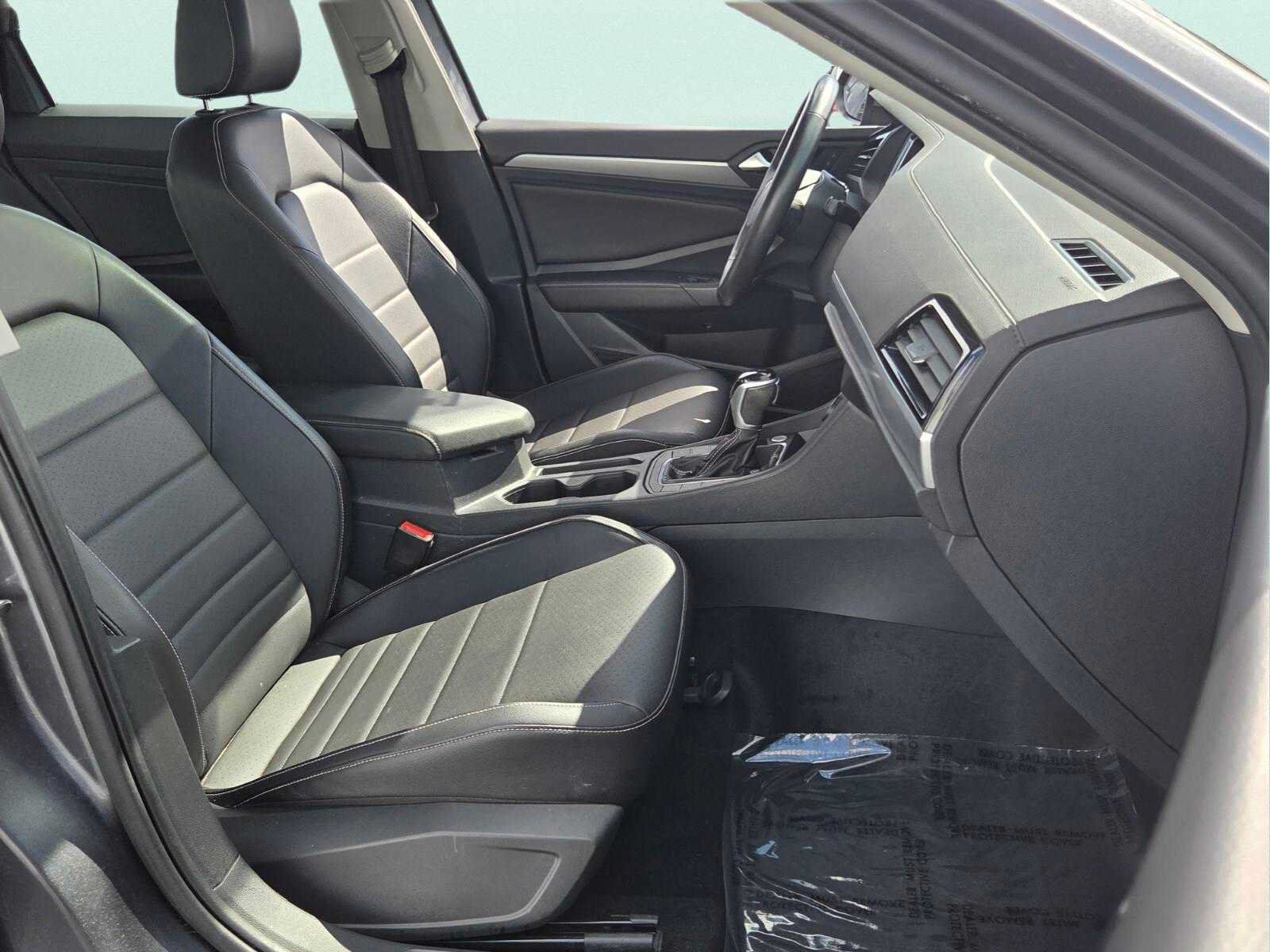 Used 2023 Volkswagen Jetta SE w/ Panoramic Sunroof Package FWD image 20