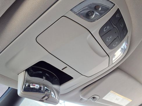 Certified 2022 Chrysler Pacifica Touring-L w/ Uconnect Theater Family Group image 15