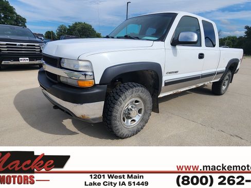 Used 2001 Chevrolet Silverado 2500 LS AWD/4WD image 1