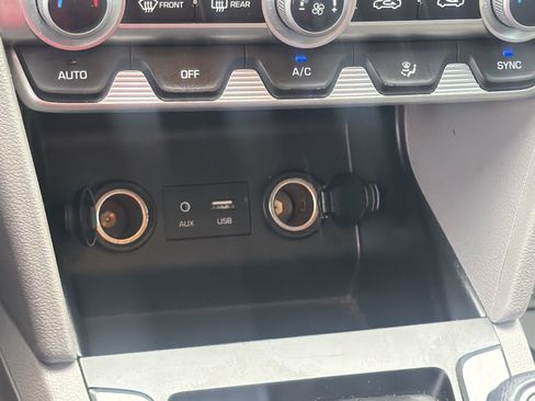 Used 2020 Hyundai Elantra SE FWD image 8