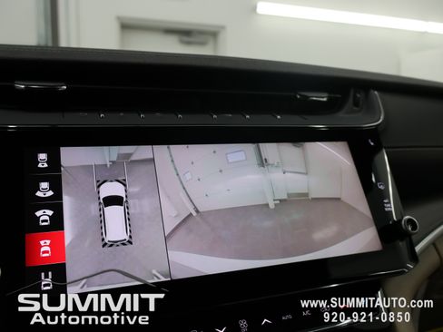 New 2026 Jeep Grand Cherokee Limited w/ Luxury Tech Group II AWD/4WD image 23