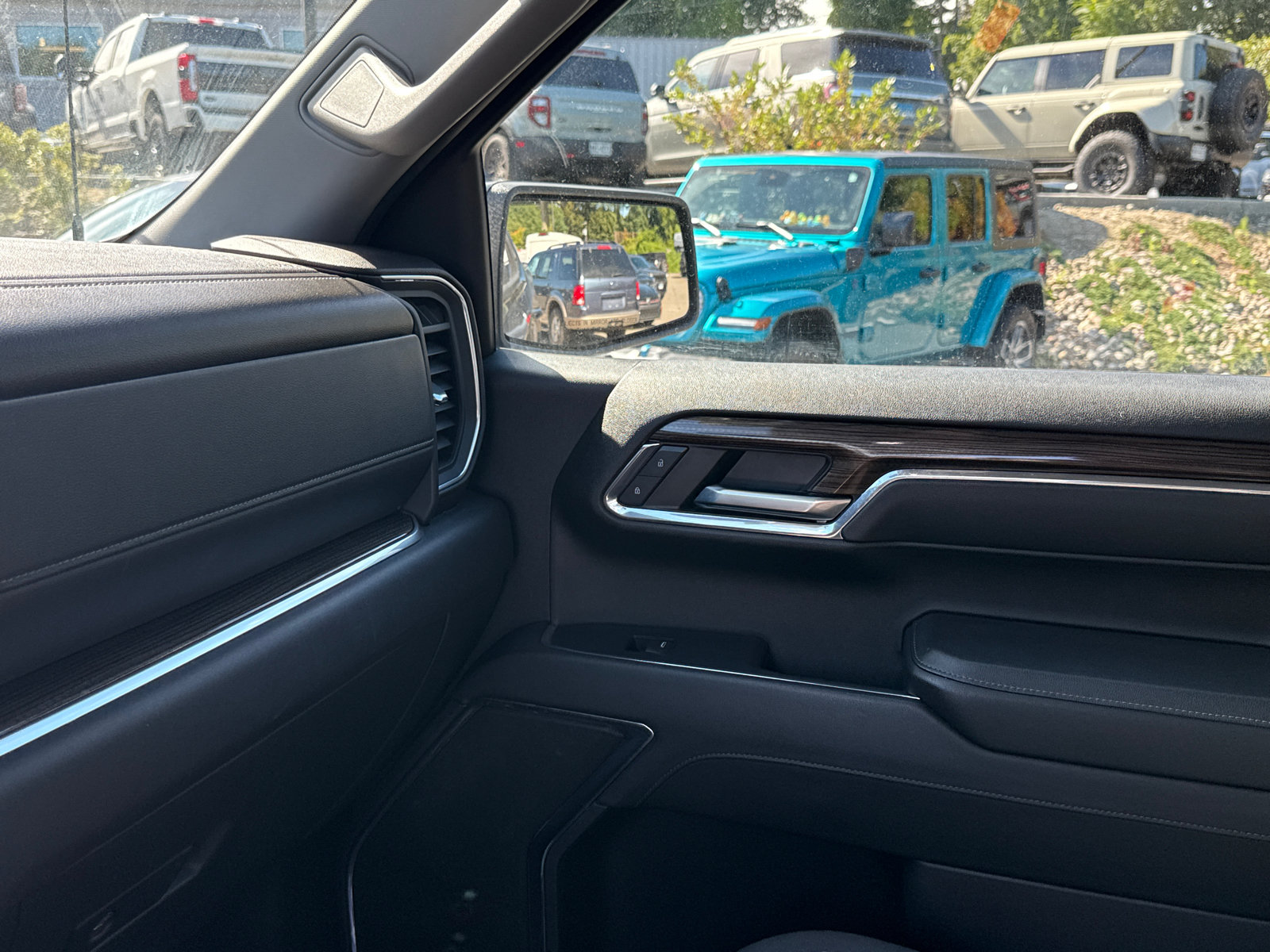 Used 2023 Chevrolet Silverado 1500 RST AWD/4WD image 19