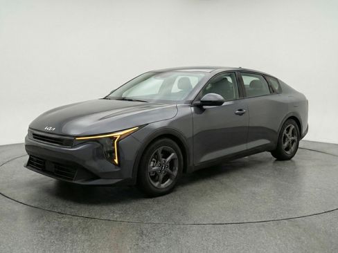 Used 2025 Kia K4 LXS image 3
