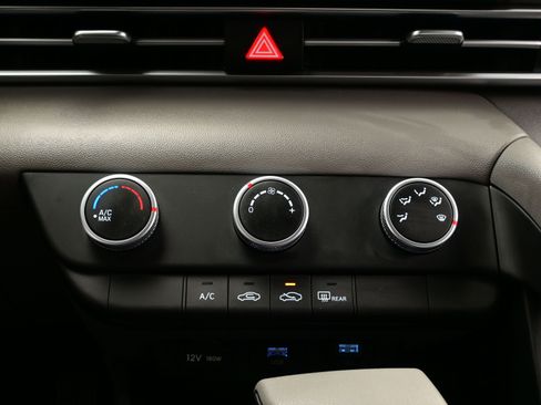 Used 2023 Hyundai Elantra SE image 19