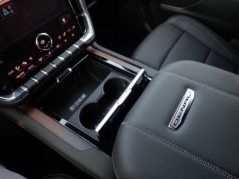 New 2026 GMC Yukon Denali w/ Sun & Power Step Package image 27