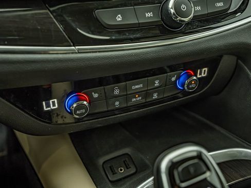 Used 2019 Buick Enclave Essence FWD image 27