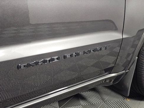 Used 2021 Jeep Grand Cherokee Laredo X image 10