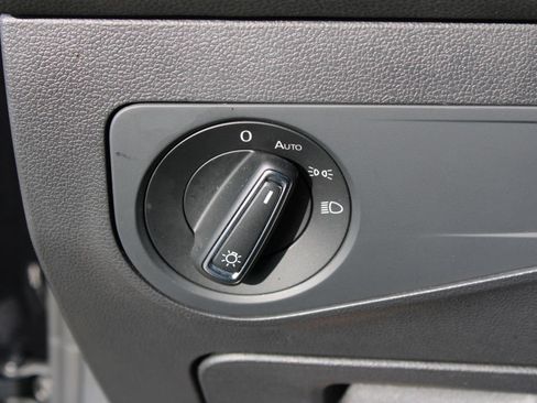 Used 2022 Volkswagen Tiguan SE FWD image 28