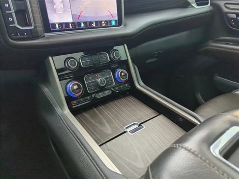 Used 2021 GMC Yukon Denali w/ Denali Premium Package image 15