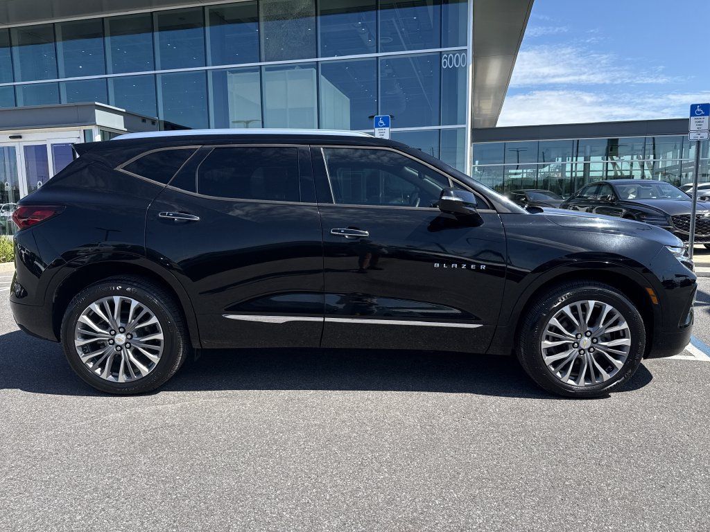 Used 2020 Chevrolet Blazer Premier w/ Driver Confidence II Package FWD image 9