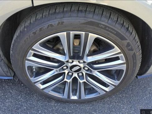 Used 2026 Cadillac Vistiq Platinum w/ LPO, Floor Liner Package AWD/4WD image 8