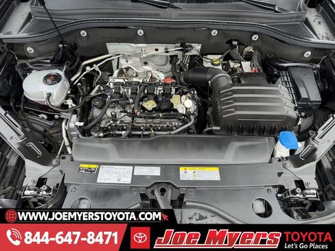 Used 2025 Volkswagen Atlas SE image 29